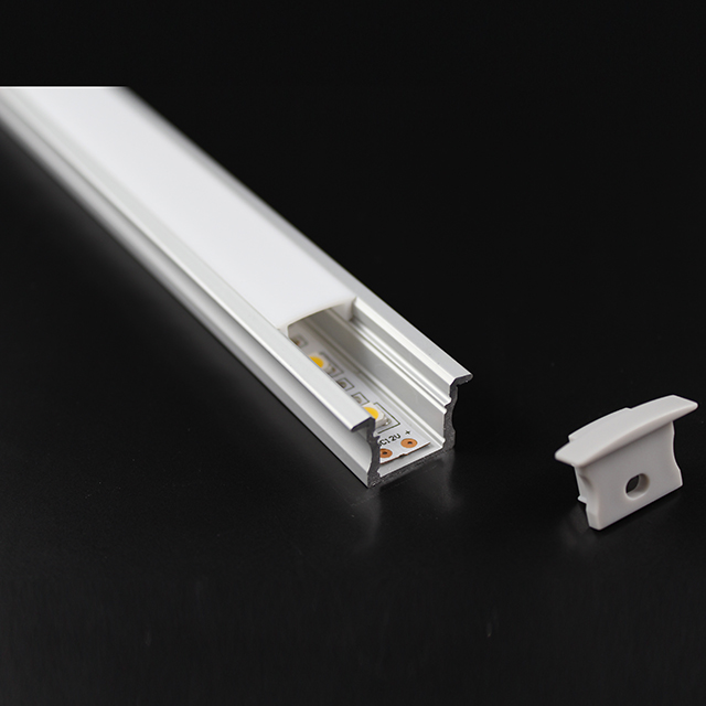 Profilo in alluminio LED W17.1mm * H15.3mm (larghezza interna 12.2mm) con ala